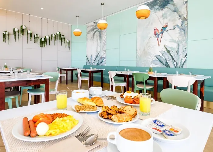 奥拉马海滩度假酒店