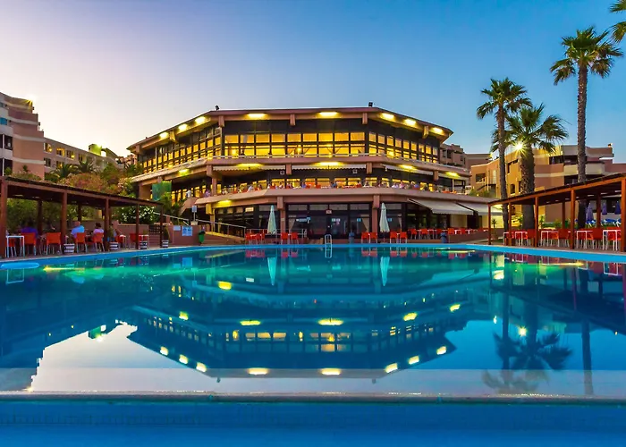 奥拉马海滩度假酒店